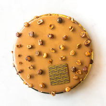 Load image into Gallery viewer, caramel, mutela vanila hazelnut bomb cake
