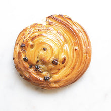 Load image into Gallery viewer, rum raisin roll
